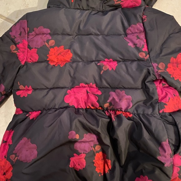 Girls Gap puffer jacket - Picture 3 of 3